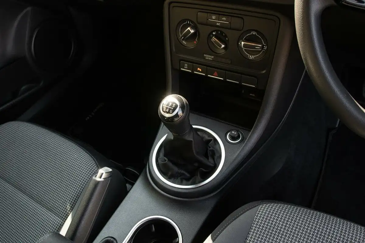 2018-volkswagen-beetle-12-tsi-base-hatchback-3d-big-28