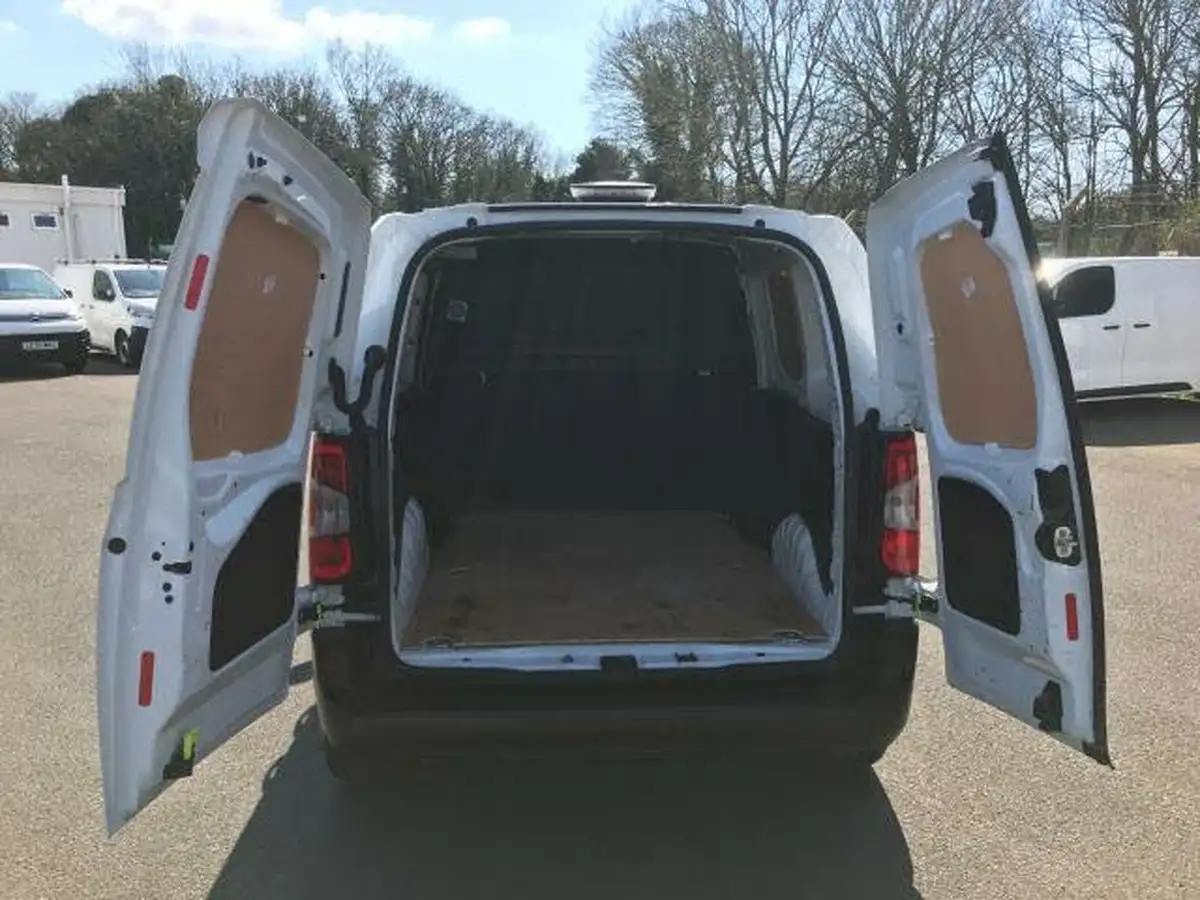 2021-peugeot-partner-15-bluehdi-1000-professional-100ps-eu6dt-panel-big-7