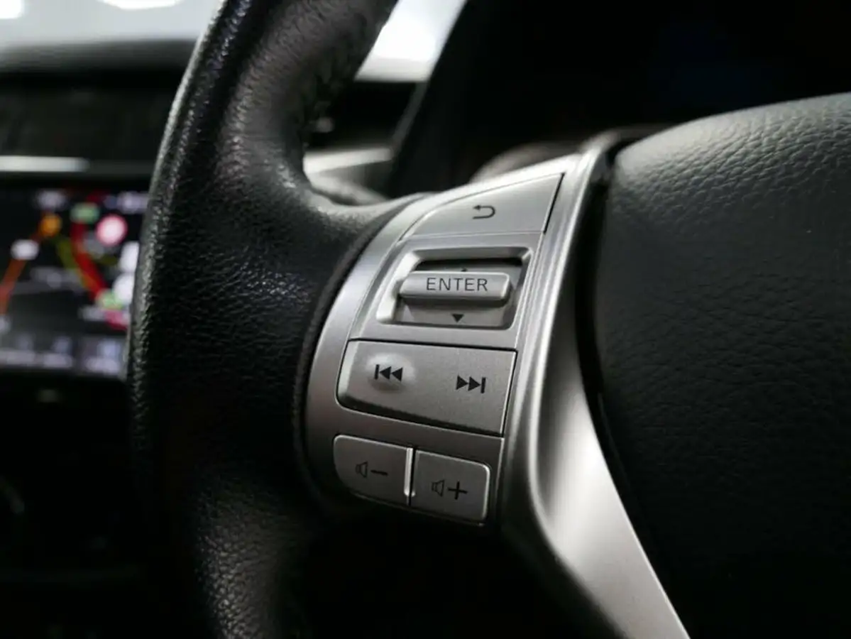 2021-nissan-navara-23dci-tt-tekna-8-navileather-auto-big-31