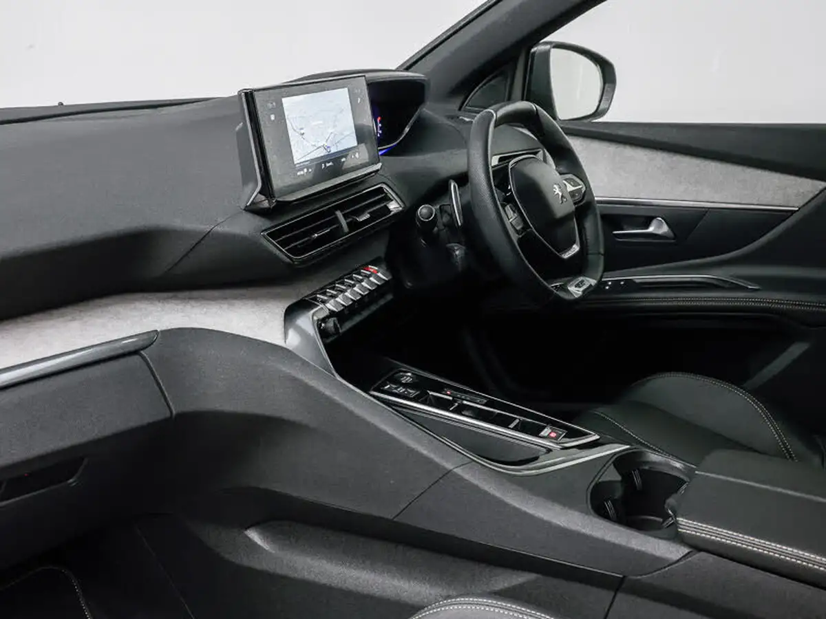 2024-peugeot-3008-suv-12-puretech-gt-136ps-hybrid-e-dsc6-big-13