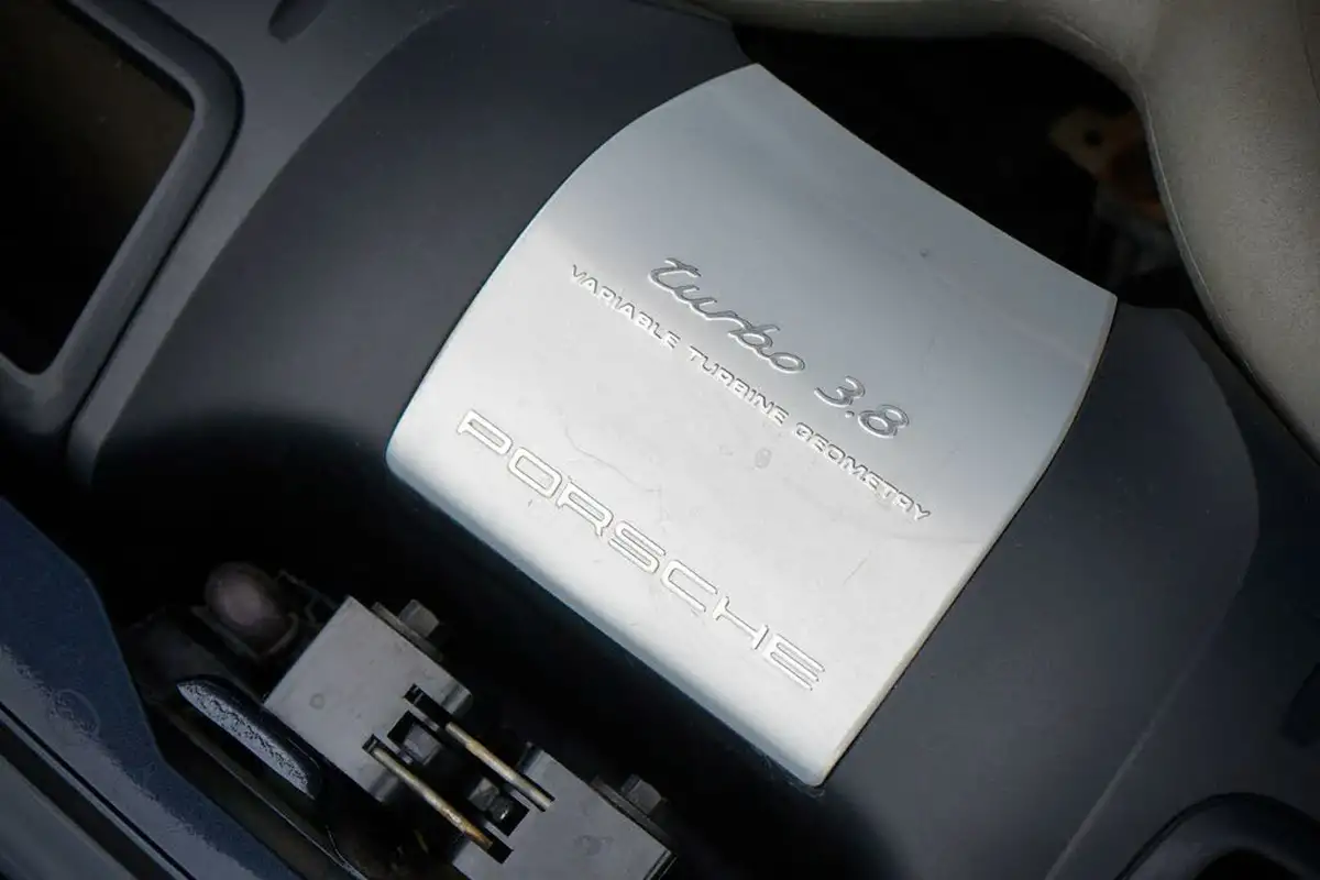 2010-porsche-911-38-turbo-coupe-pdk-big-26