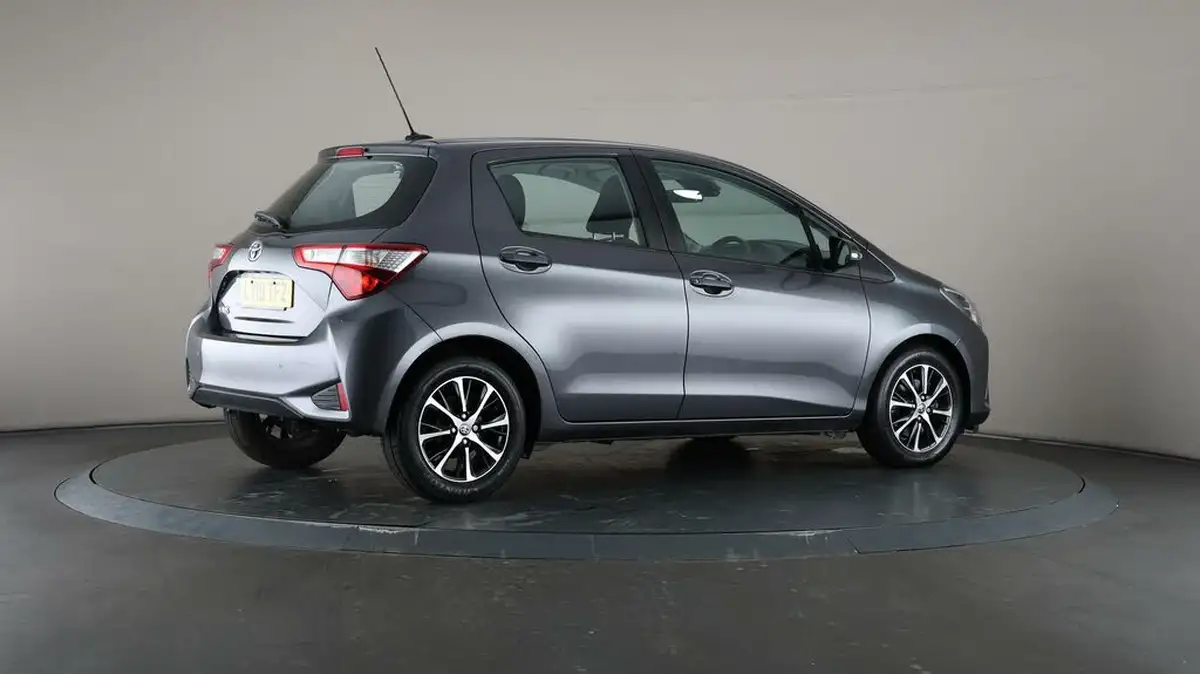 2019-toyota-yaris-15-vvt-i-icon-tech-111bhp-1496cc-big-54