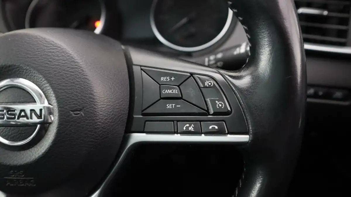 2017-nissan-qashqai-12-dig-t-n-connecta-big-22