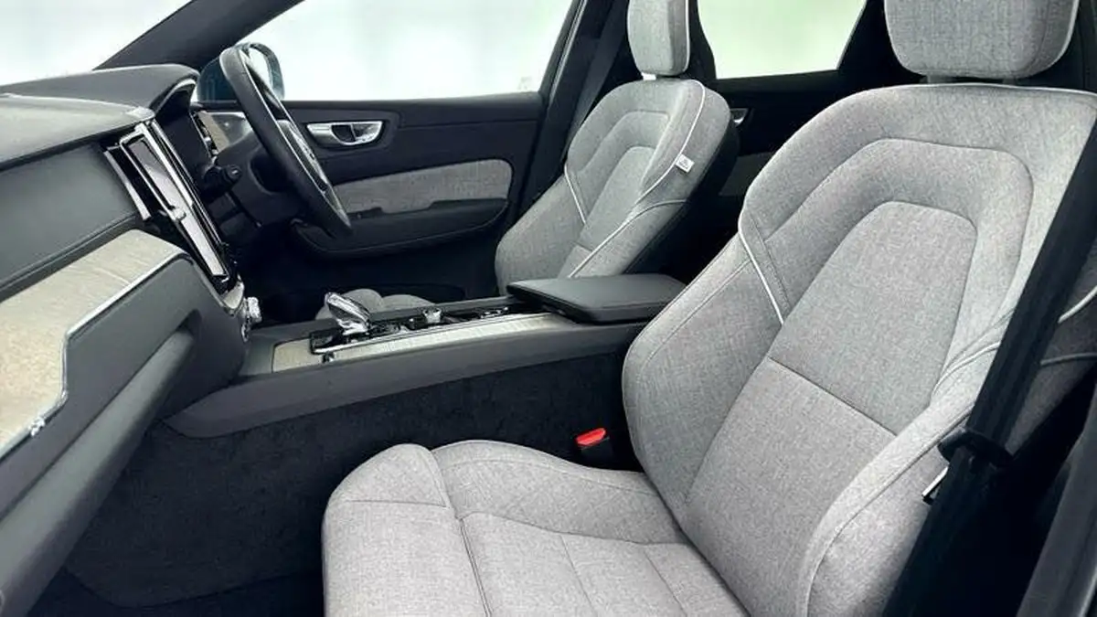 2023-volvo-xc60-20-t8-ultimate-dark-big-40
