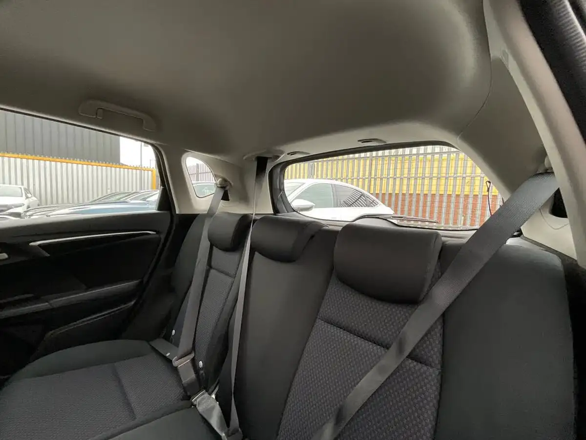2019-honda-jazz-13-i-vtec-se-cvt-big-13