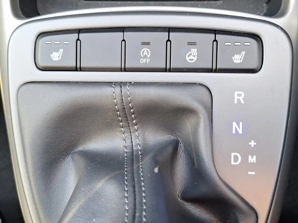 2022-hyundai-i10-12-premium-auto-big-13