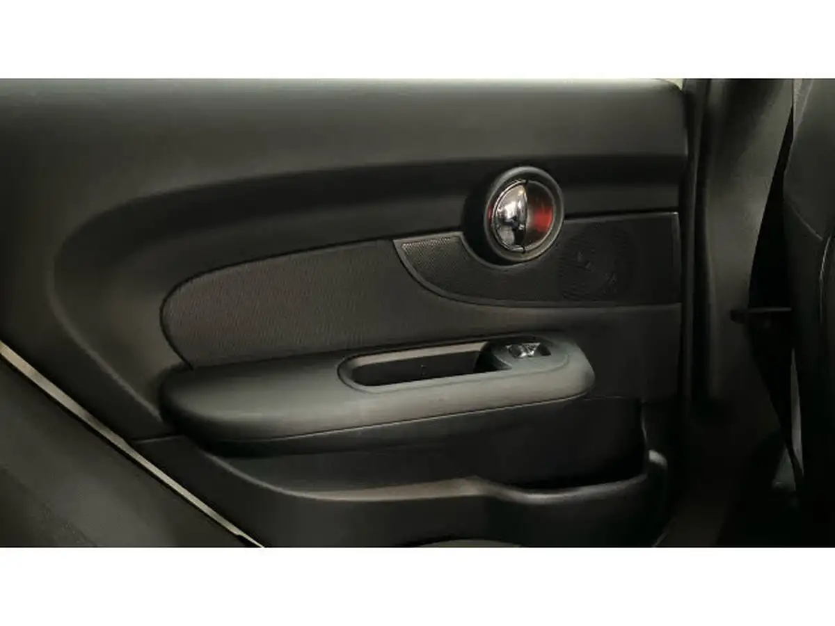2020-mini-clubman-15-cooper-classic-big-30