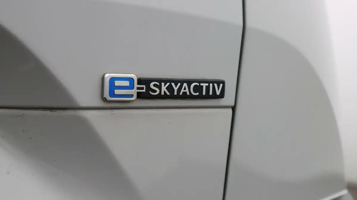 2021-mazda-mx-30-e-first-edition-big-22