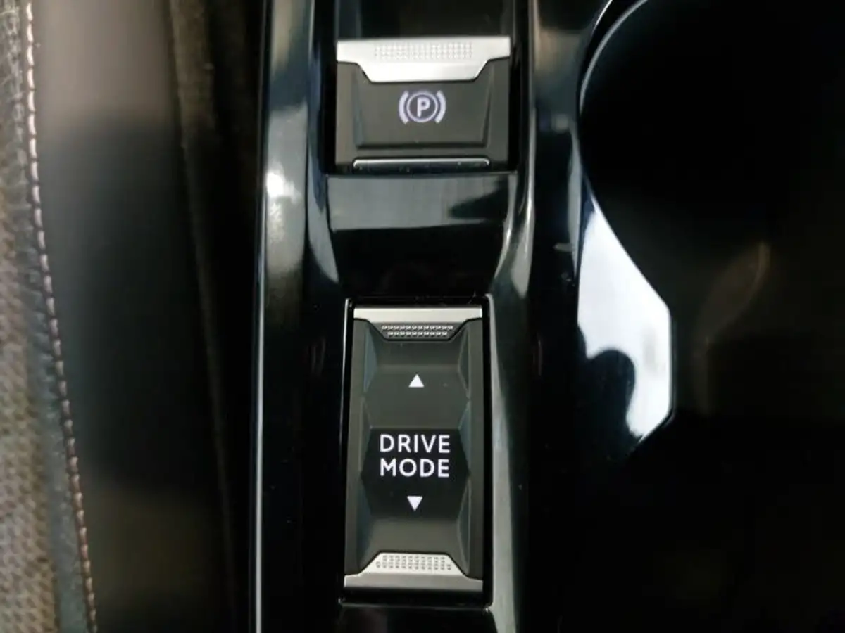 2024-peugeot-2008-suv-12-puretech-allure-130ps-big-15