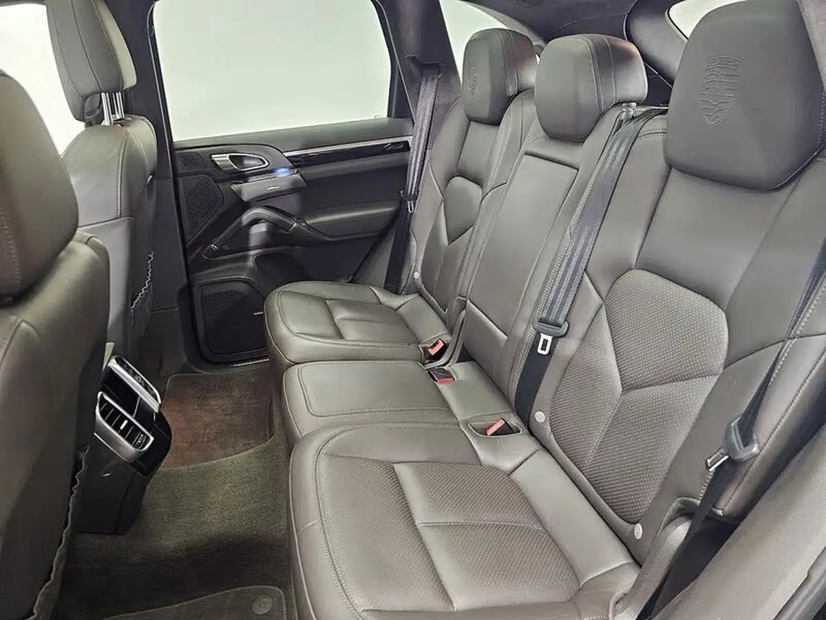 2015-porsche-cayenne-36-gts-big-9