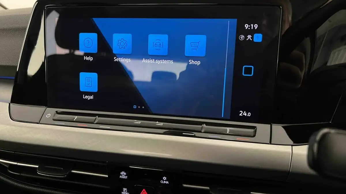 2021-volkswagen-golf-10-etsi-life-hatchback-big-41