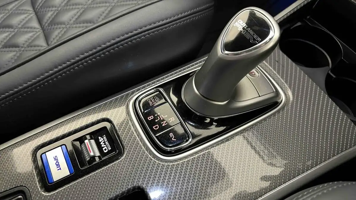 2019-mitsubishi-outlander-24-5hs-phev-big-19