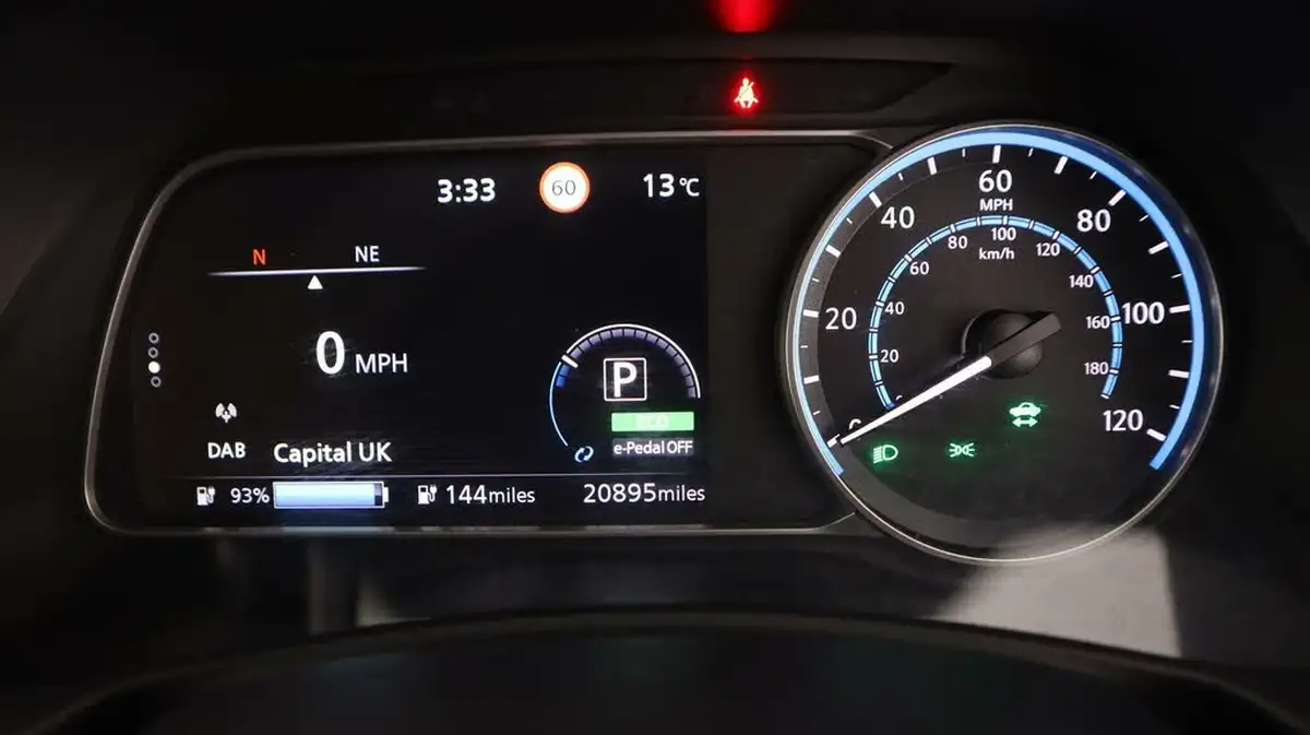 2021-nissan-leaf-e-n-connecta-big-10