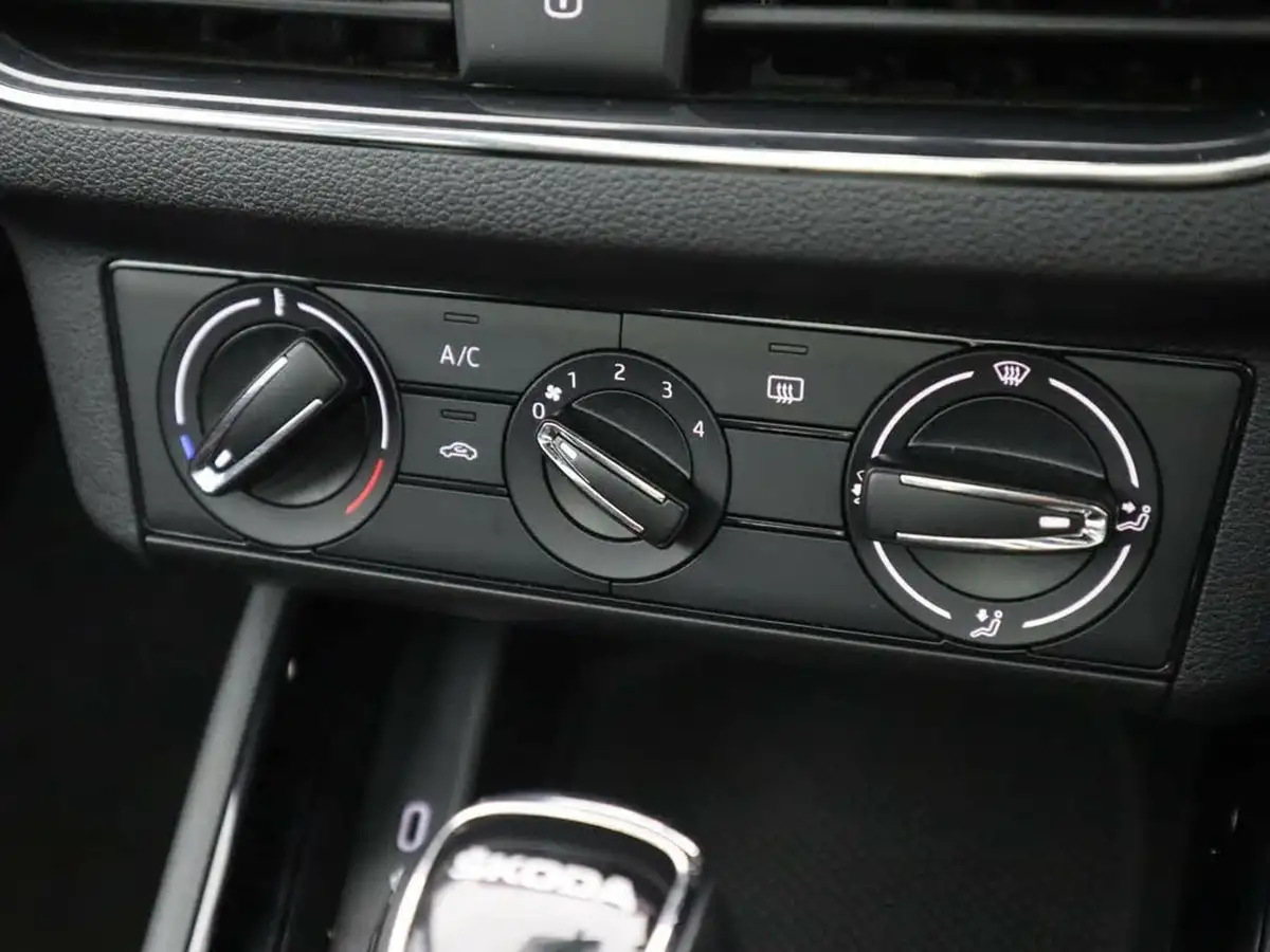 2021-skoda-kamiq-15-tsi-monte-carlo-dsg-big-18