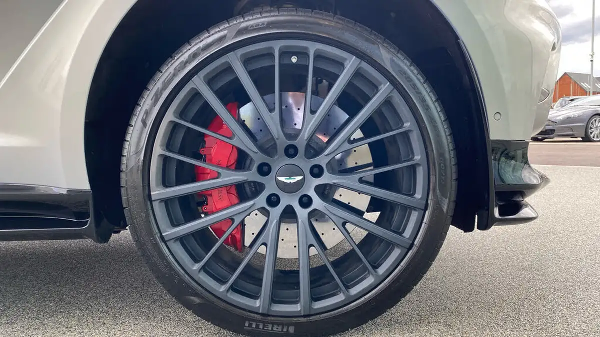 2023-aston-martin-dbx-40-v8-big-3