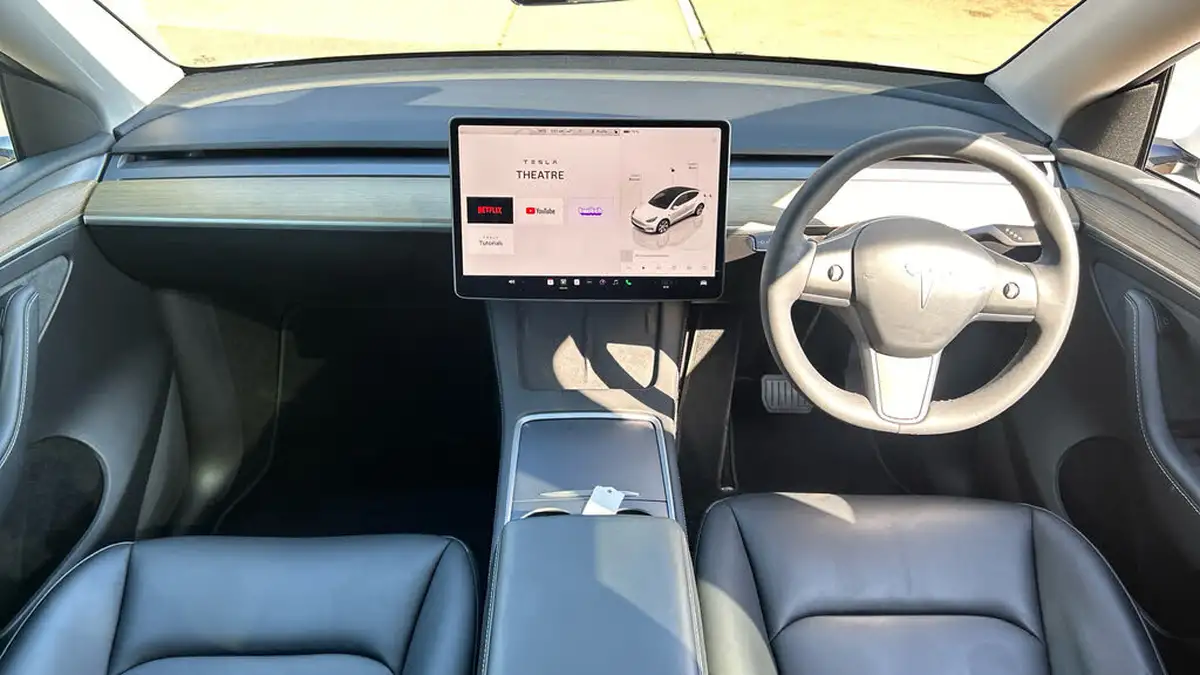 2023-tesla-model-y-e-rwd-big-10