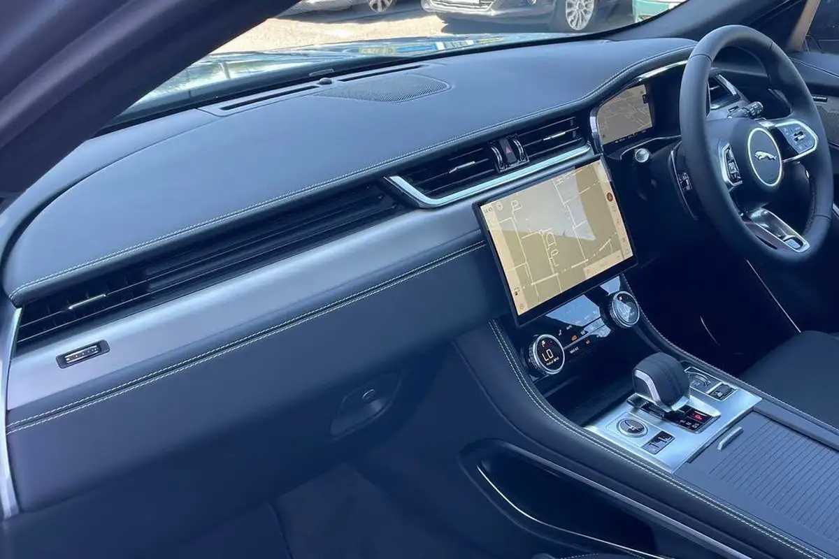 2024-jaguar-f-pace-20-d200-r-dynamic-se-black-big-35