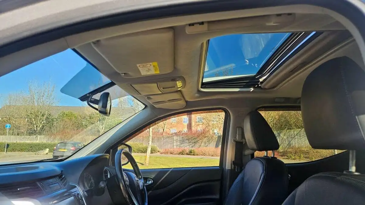 2018-nissan-navara-23dci-tekna-auto-big-22