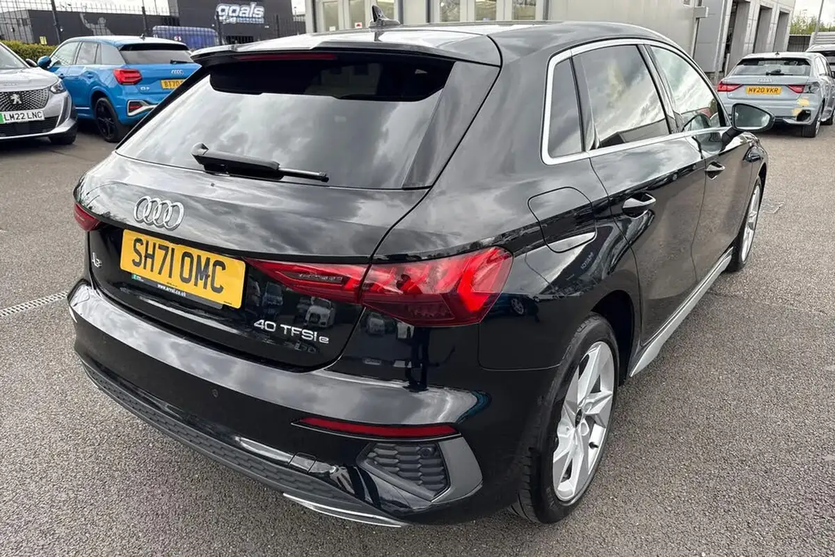 2022-audi-a3-14-40-tfsi-e-s-line-big-32