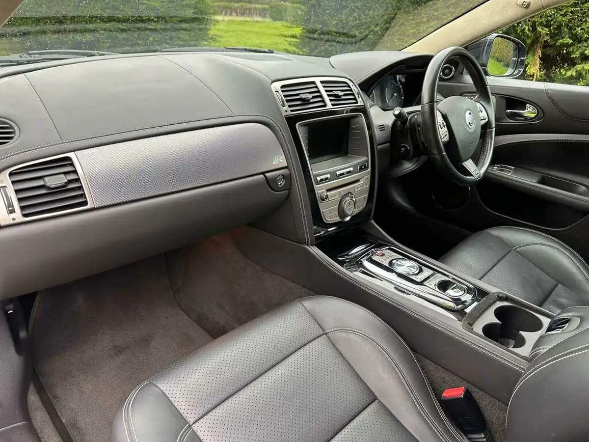 2009-jaguar-xkr-50-convertible-big-41