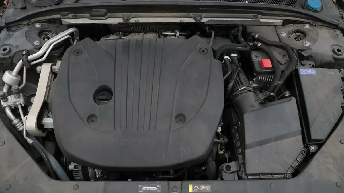 2021-volvo-v60-20-b3-momentum-160bhp-big-19