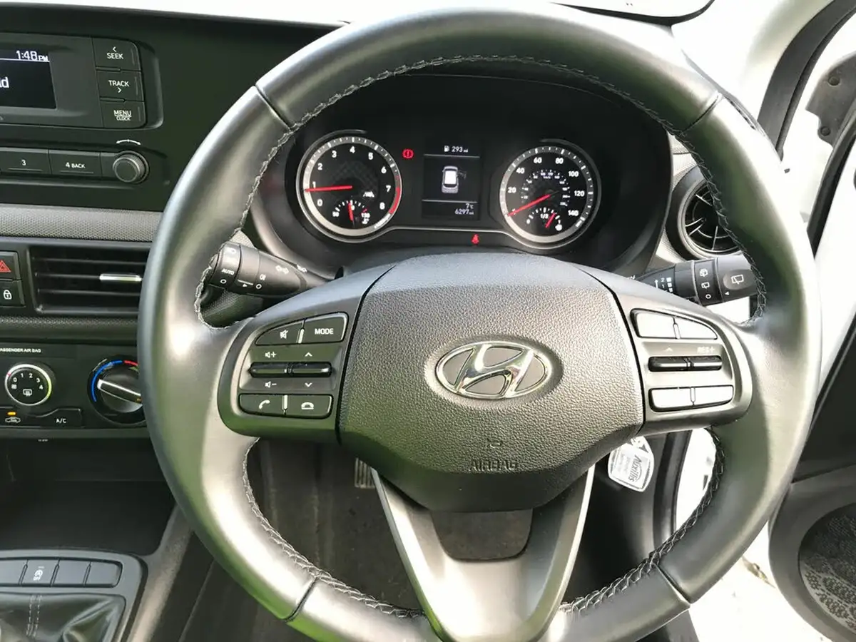 2023-hyundai-i10-10-se-big-18