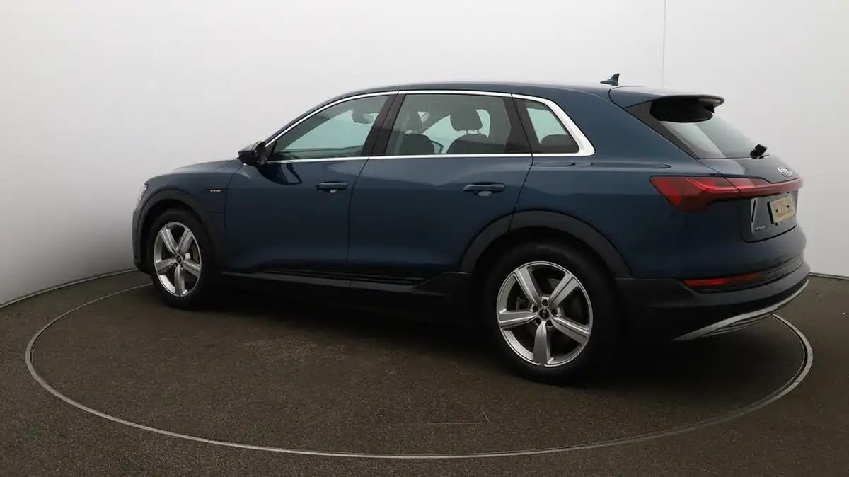 2022-audi-e-tron-55e-technik-station-wagon-big-28