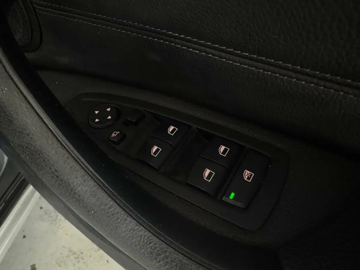 2019-bmw-x1-20-sdrive-20i-xline-sdrive-20i-big-17