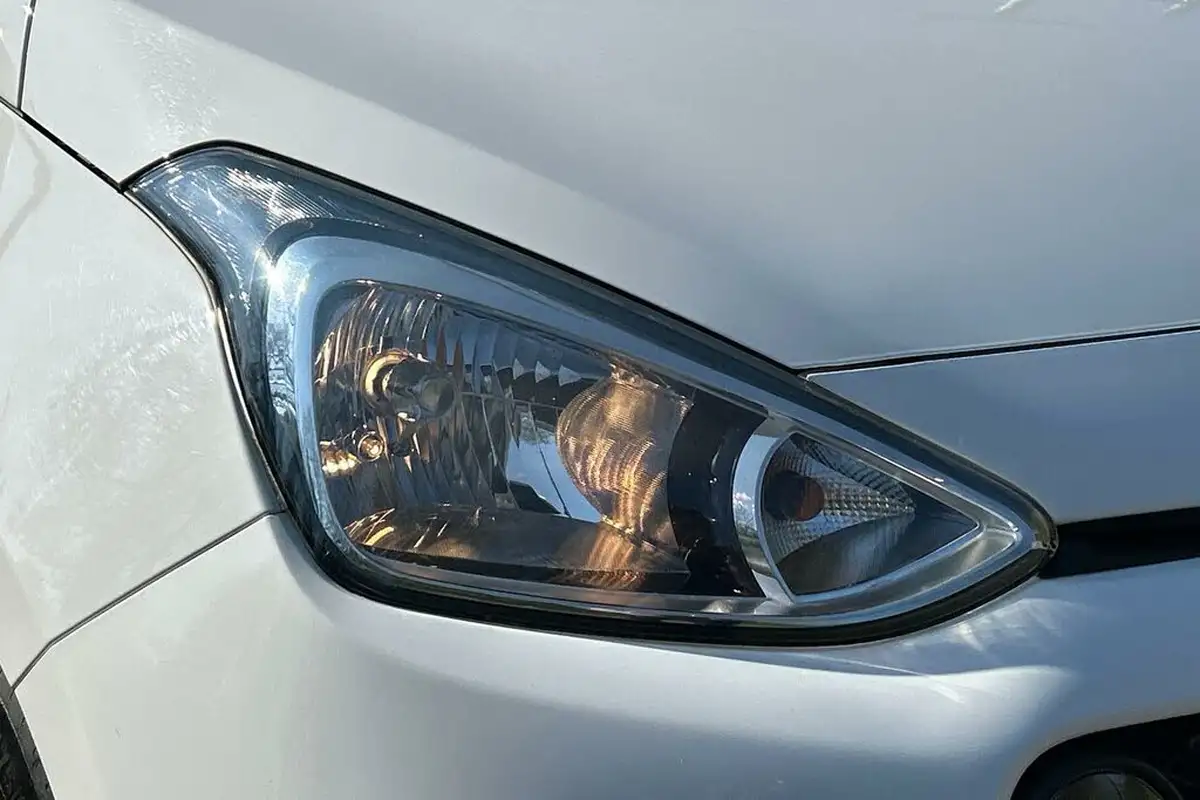 2018-hyundai-i10-10-se-67ps-big-11