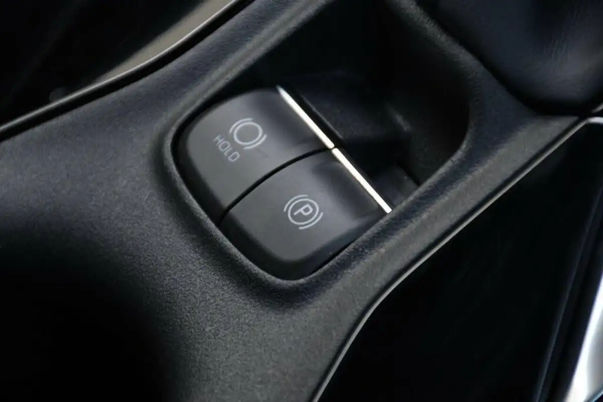 2024-toyota-corolla-18-vvt-i-icon-touring-sports-big-26