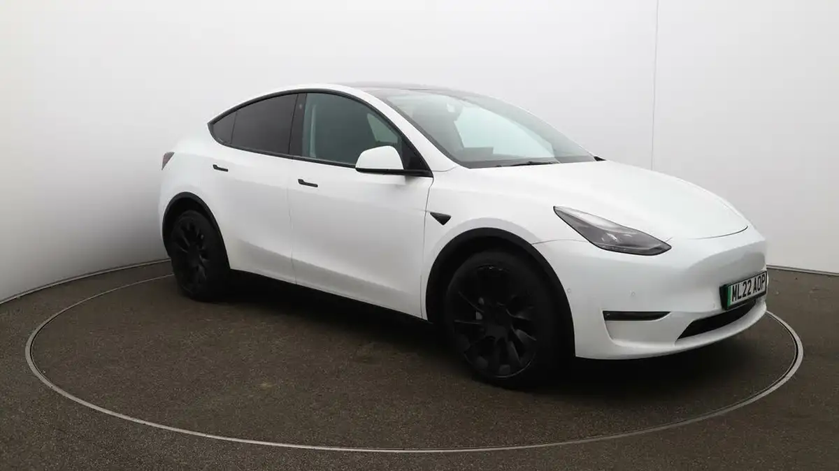 2022-tesla-model-y-e-long-range-big-1