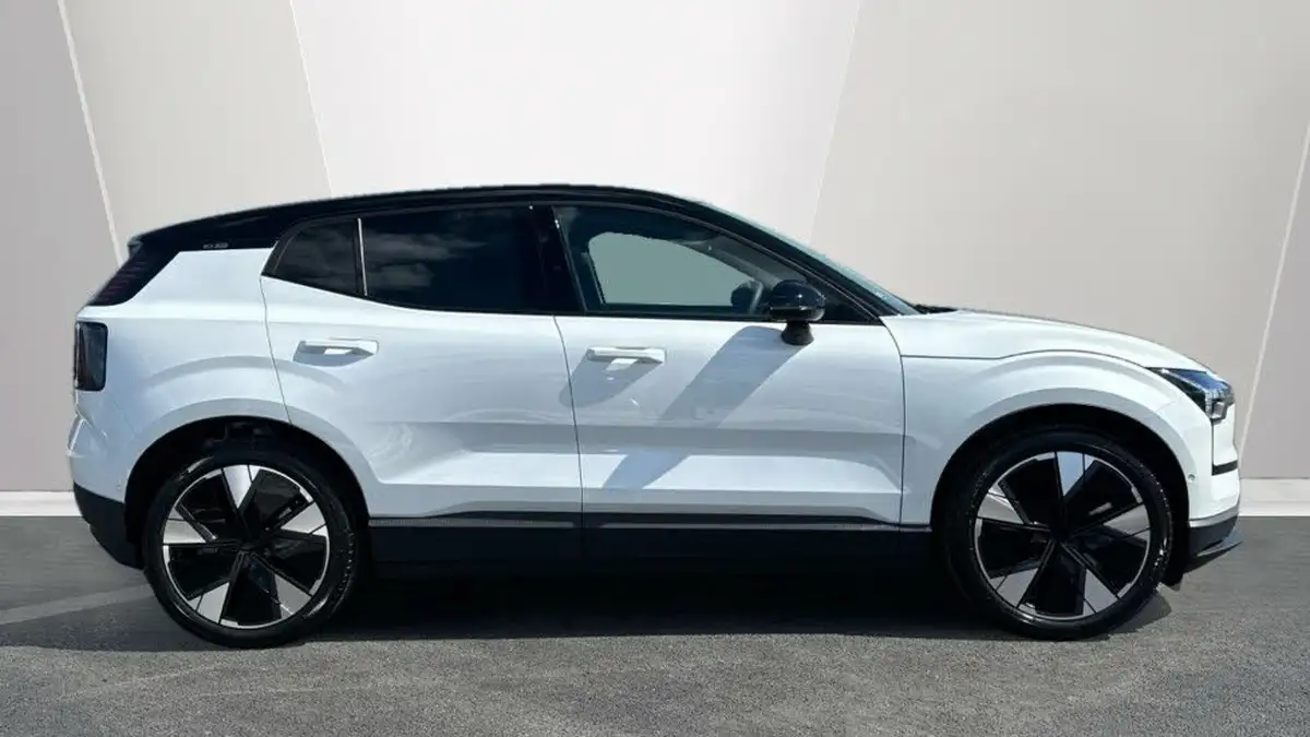 2025-volvo-ex30-e-twin-ultra-big-2