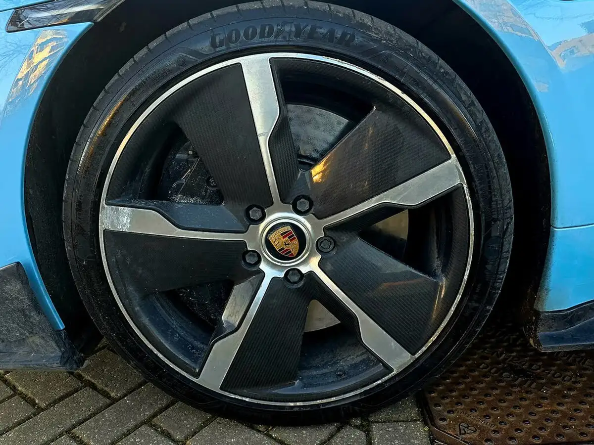 2020-porsche-taycan-e-turbo-big-19