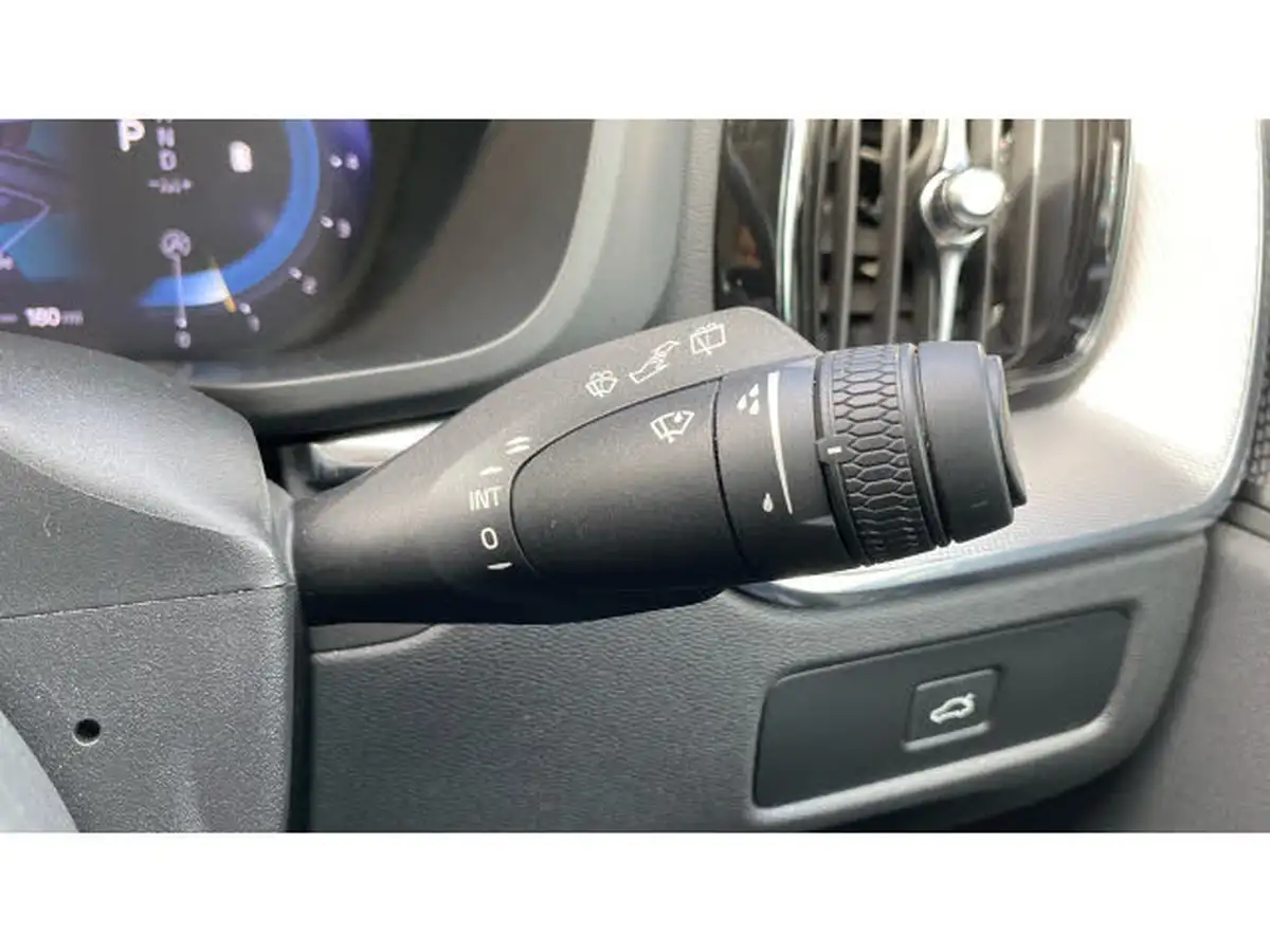 2022-volvo-xc60-20-b5-plus-big-23
