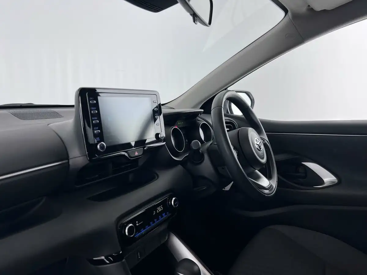 2021-toyota-yaris-15-vvt-i-design-big-12