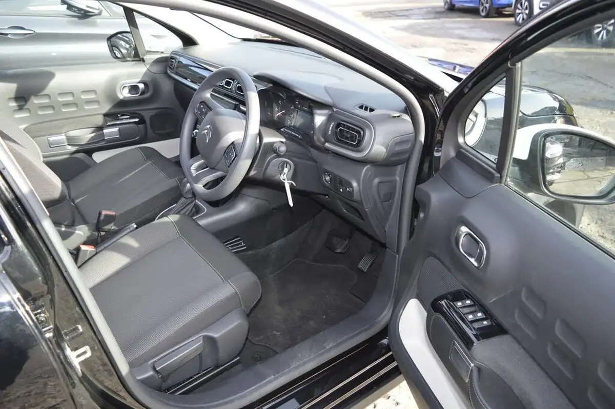 2024-citroen-c3-12-puretech-plus-110ps-eat6-big-13