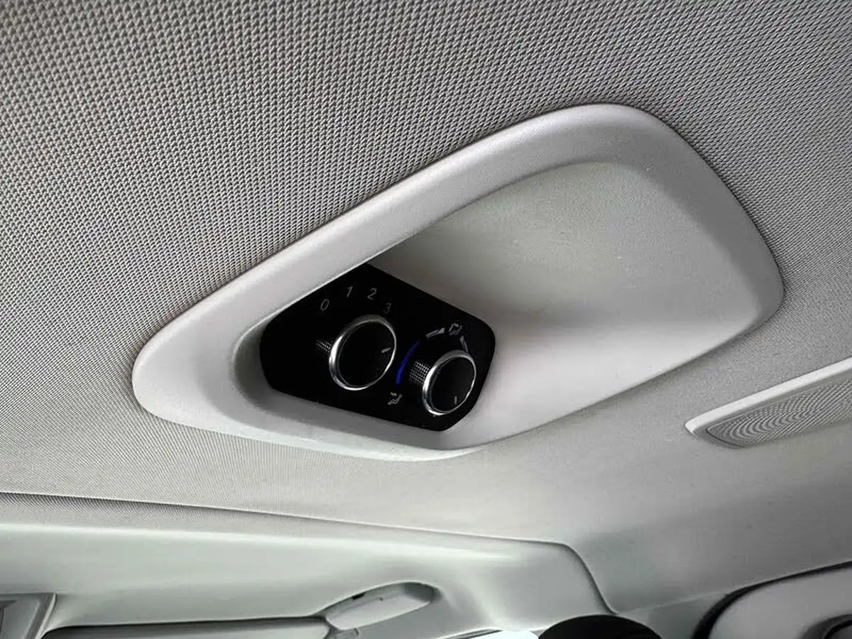 2018-ford-tourneo-custom-20tdci-320-l1-titanium-130ps-big-17