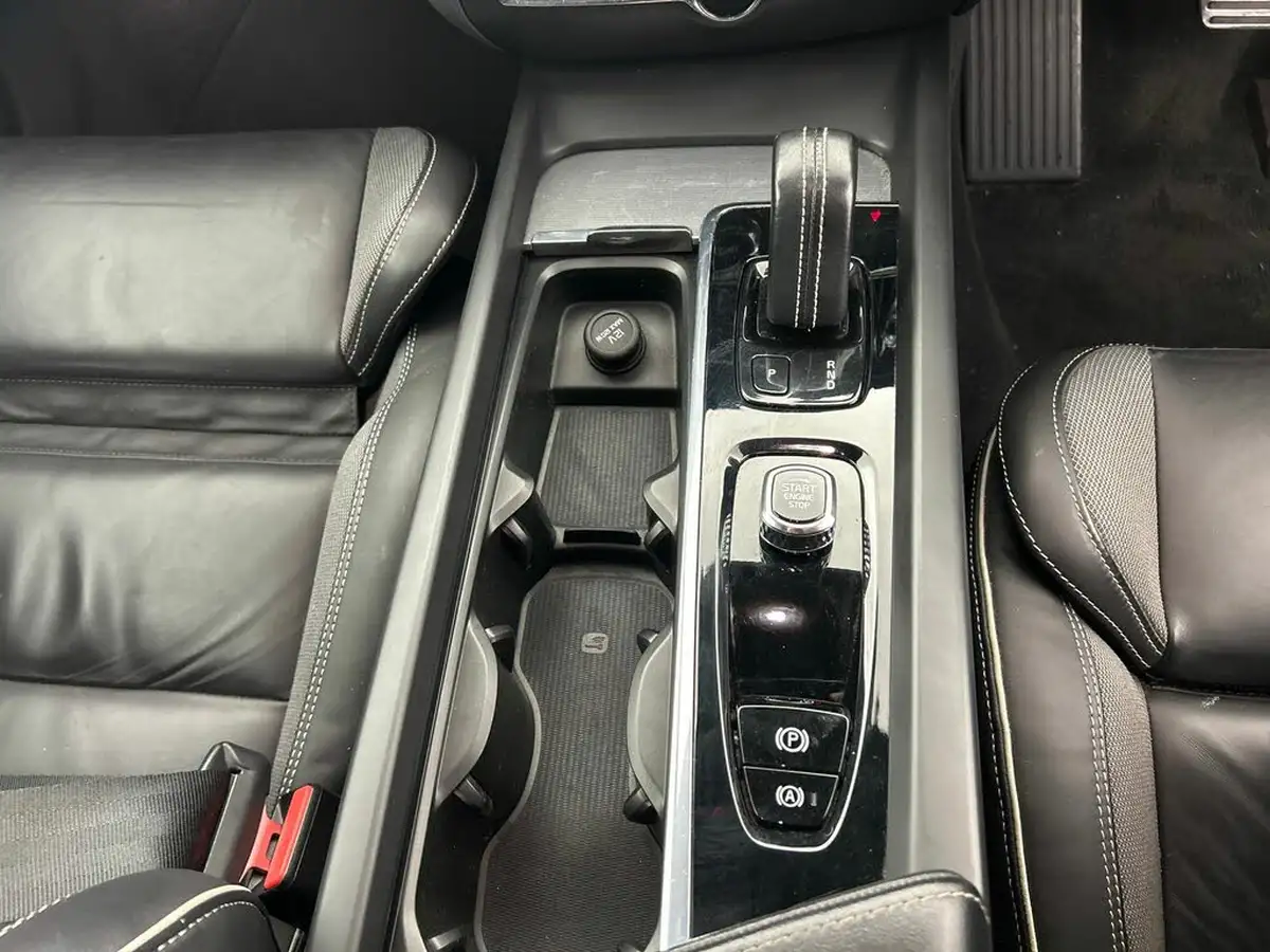 2021-volvo-v60-20td-b4-r-design-big-19