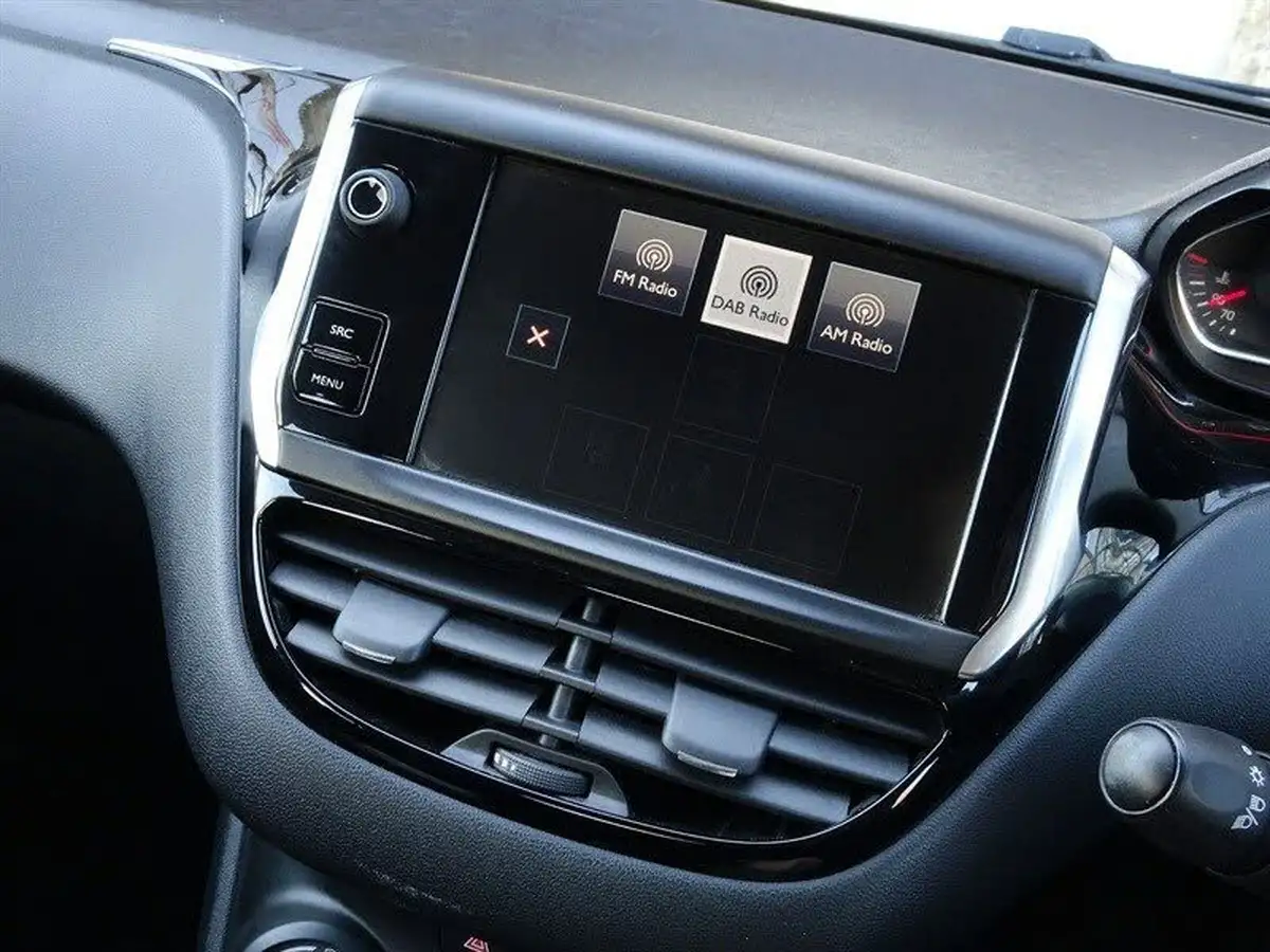 2014-peugeot-208-12-active-vti-5d-big-22