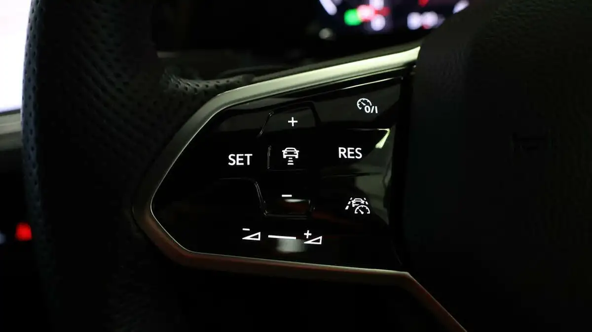 2023-volkswagen-golf-20tdi-gtd-big-20