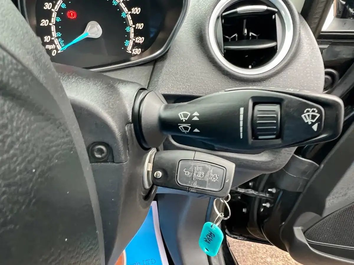 2016-ford-fiesta-125-zetec-3d-big-31