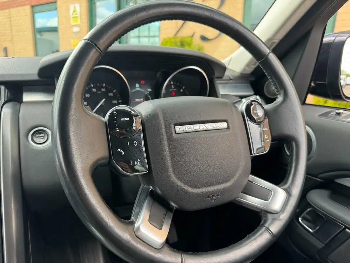 2020-land-rover-discovery-30-sd6-landmark-big-3