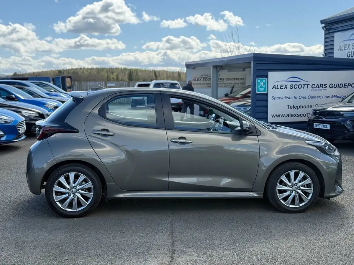 2022-toyota-yaris-15-vvt-i-icon-big-6