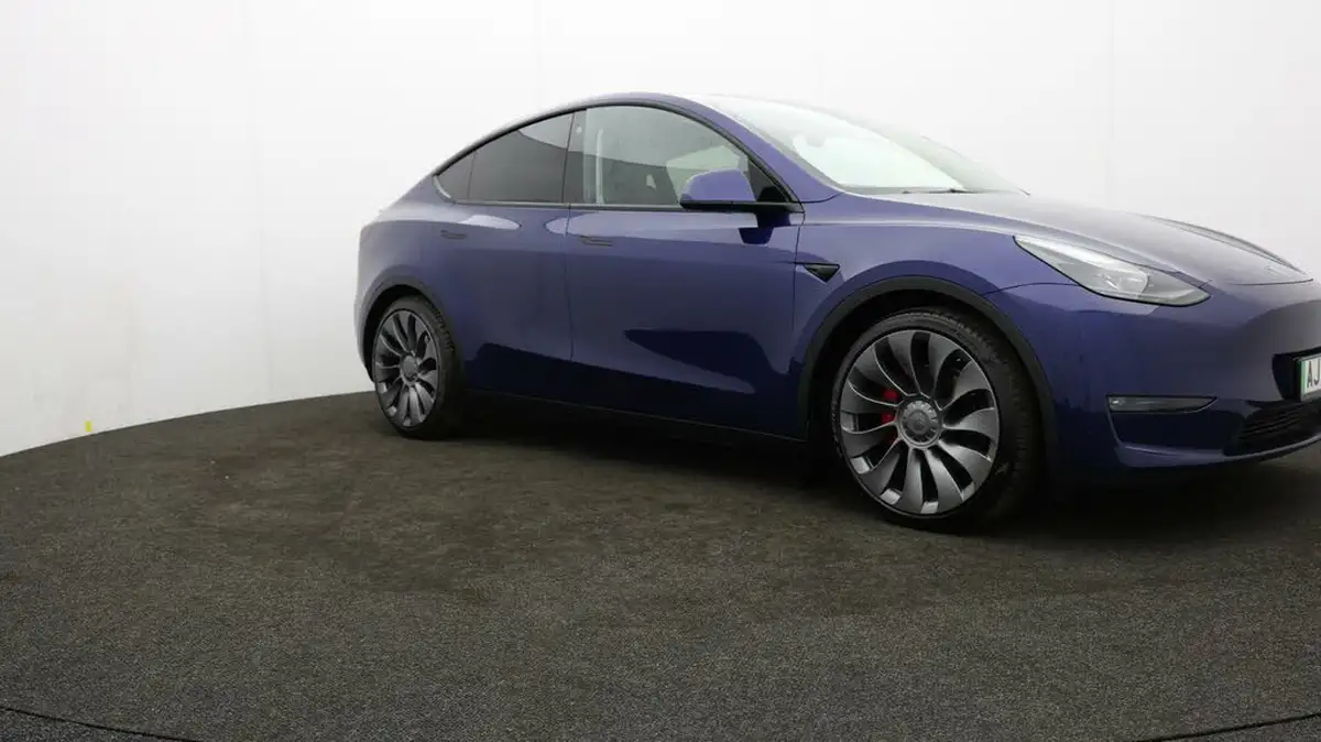 2022-tesla-model-y-e-performance-big-41
