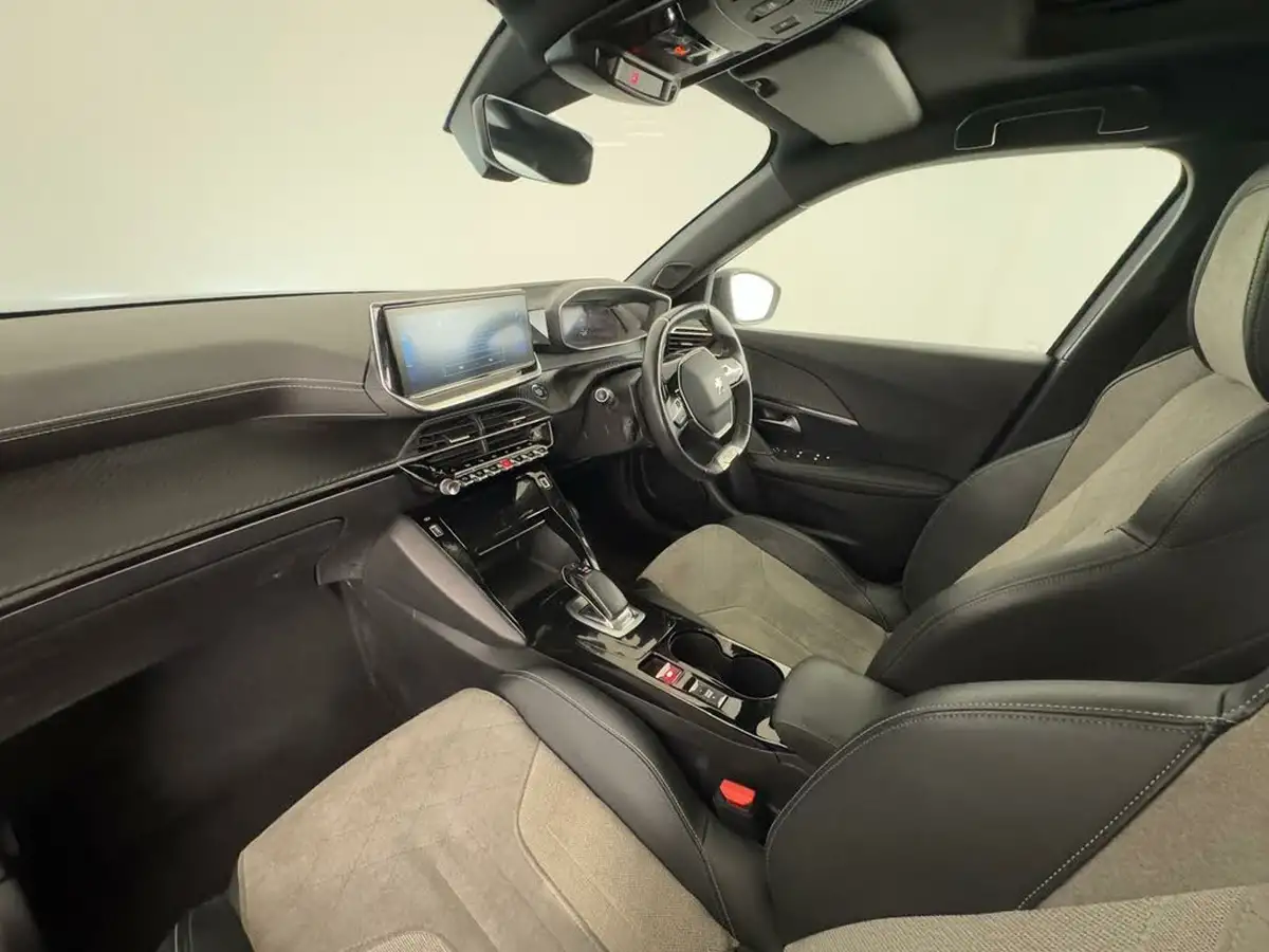 2021-peugeot-2008-suv-e-gt-big-12