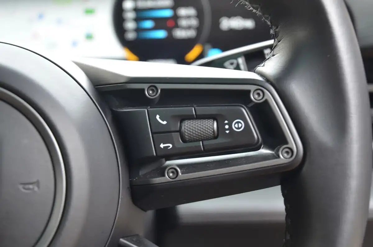 2021-porsche-taycan-e-turbo-s-performance-battery-plus-big-64