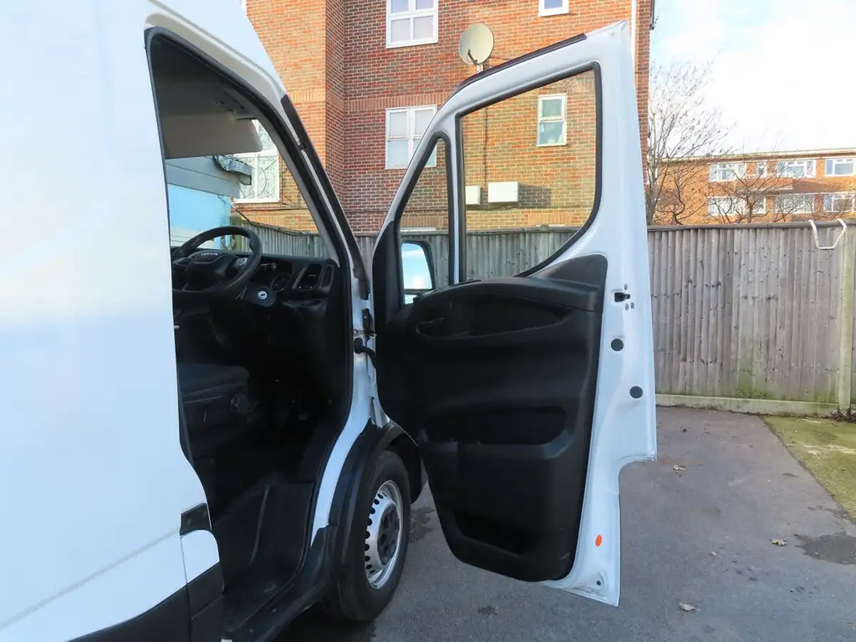 2021-iveco-daily-s-class-23td-35s14v-business-3520mm-h2-136pseu6dt-big-25