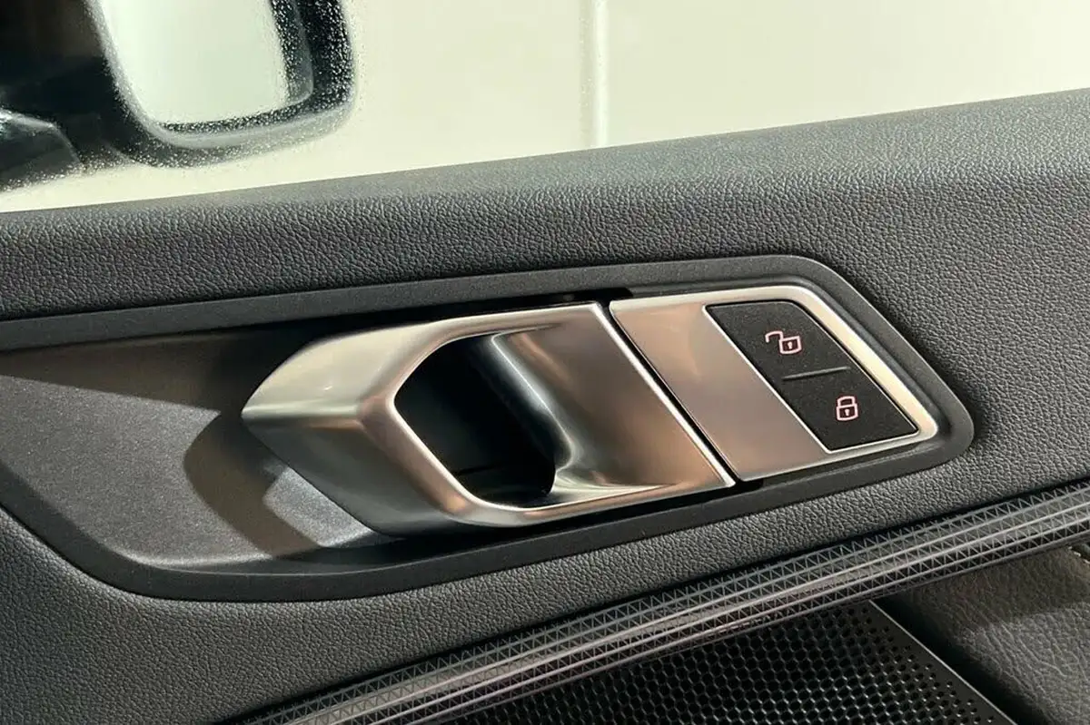 2020-bmw-1-series-15td-116d-sport-big-34