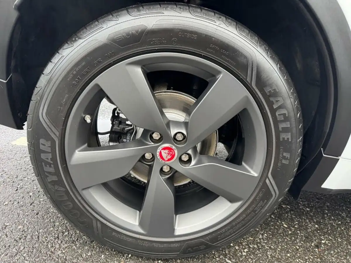 2020-jaguar-e-pace-20-i4-chequered-flag-200ps-big-33