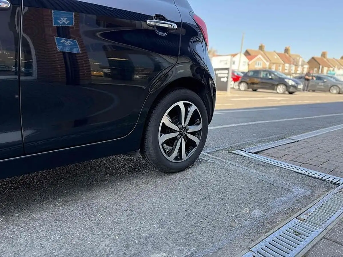 2017-citroen-c1-12-puretech-flair-5d-big-11